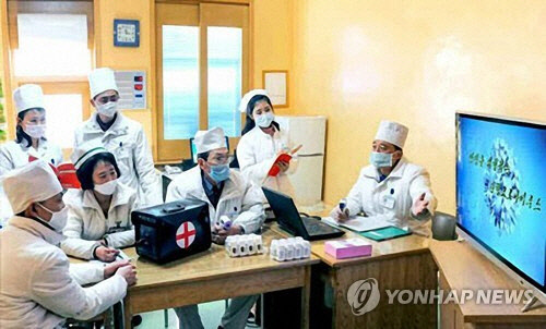 북한이 신종 코로나바이러스 감염증(코로나19) 자국 내 전파를 막기 위한 조직정치사업과 위생선전사업을 더욱 강화하고 있다고 지난 2월 23일 노동당 기관지 노동신문이 보도했다. 연합뉴스
